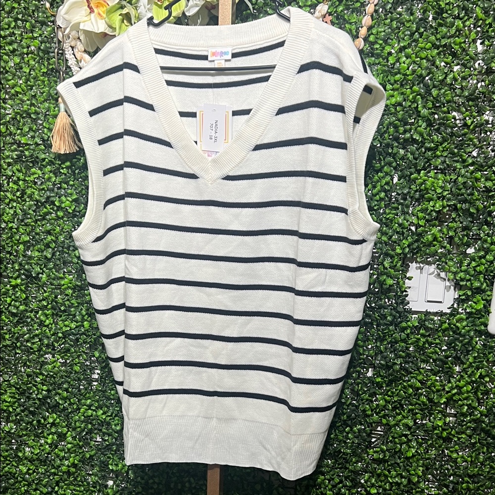 LulaRoe Nadia Black and White Striped Knit Sweater Vest Tank Top size 3XL